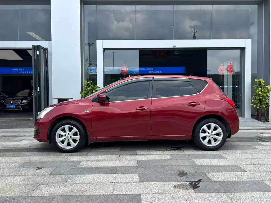 Nissan Tiida 2013