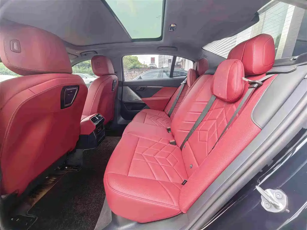 BMW 5 Series 2025
