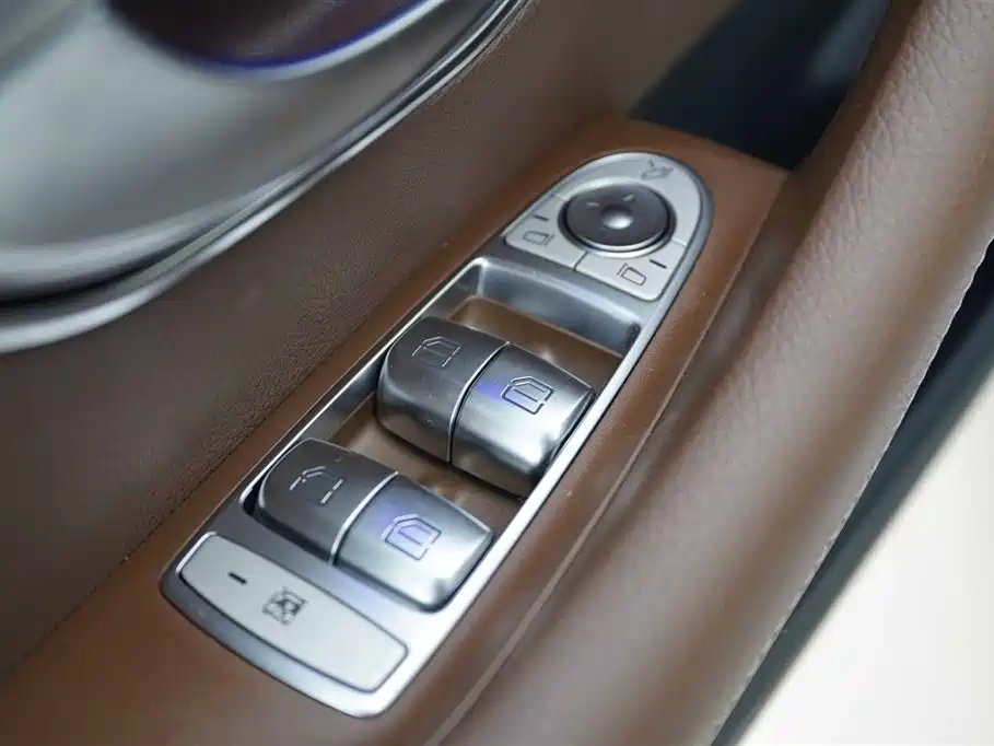 Mercedes-Benz E-Class 2022 — фото 10