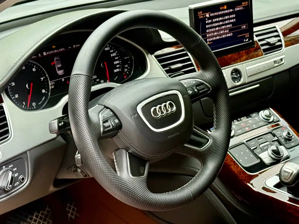 Audi A8 2015 — фото 8