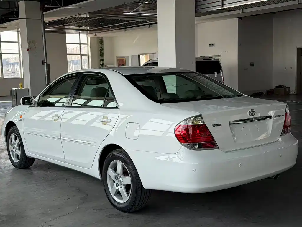 Toyota Camry 2005 — фото 4