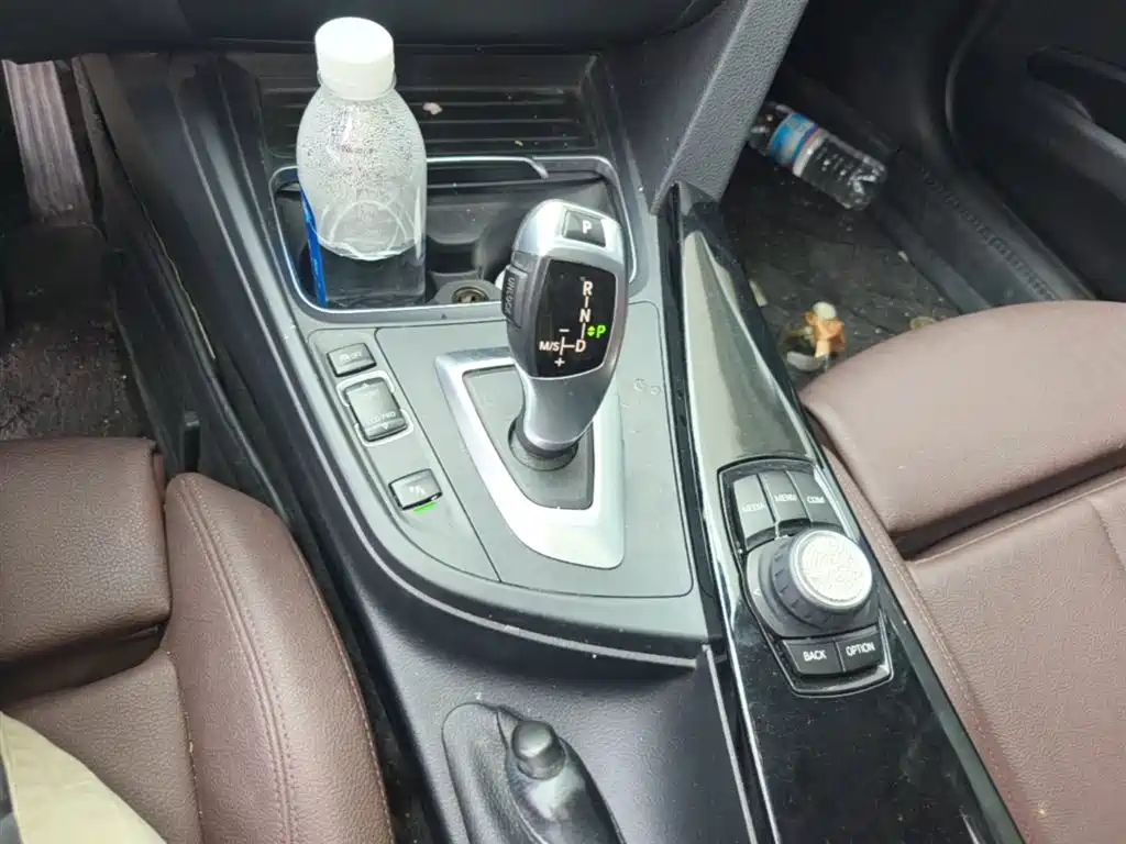 BMW 3 Series 2018 — фото 14