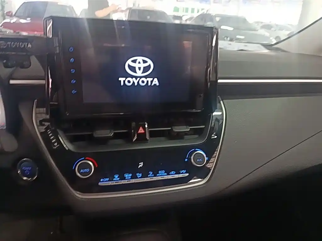 Toyota Corolla 2022 — фото 13