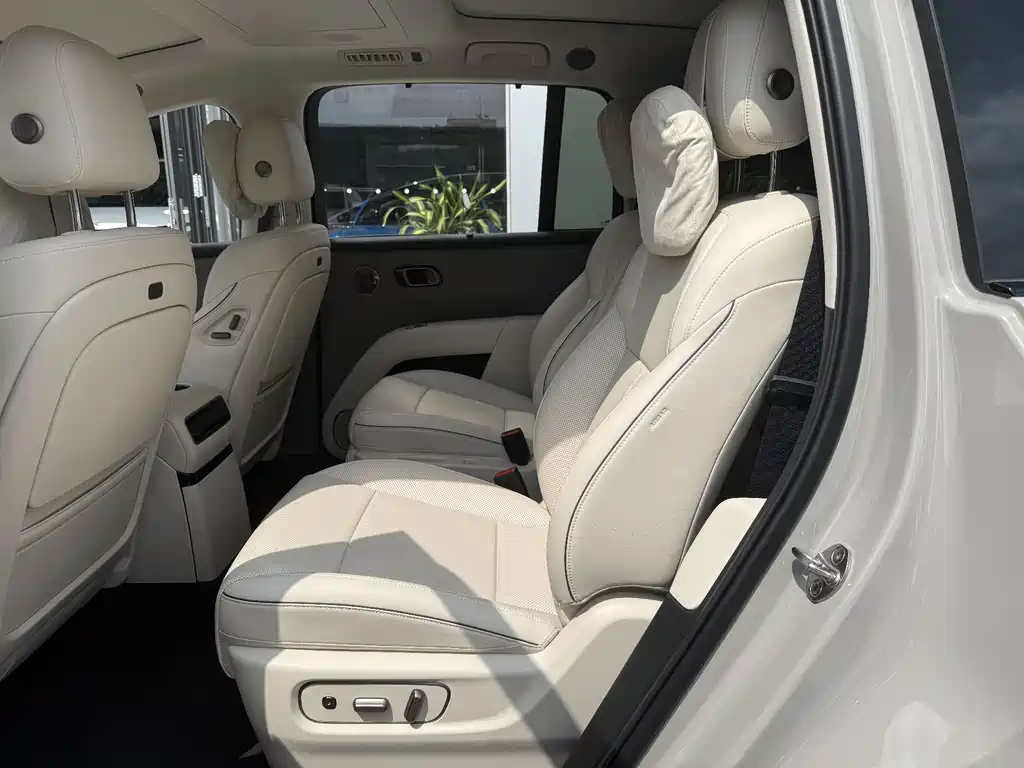 Li Auto i8 2025 — фото 13