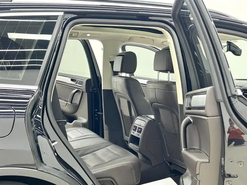 Volkswagen Touareg 2018 — фото 11