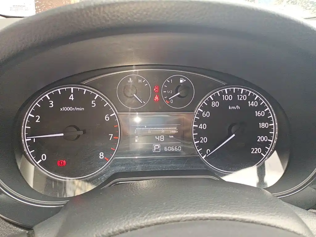 Nissan Tiida 2015 — фото 12