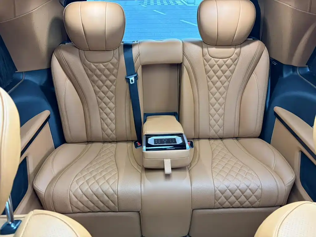 Mercedes-Benz V-Class 2023 — фото 24