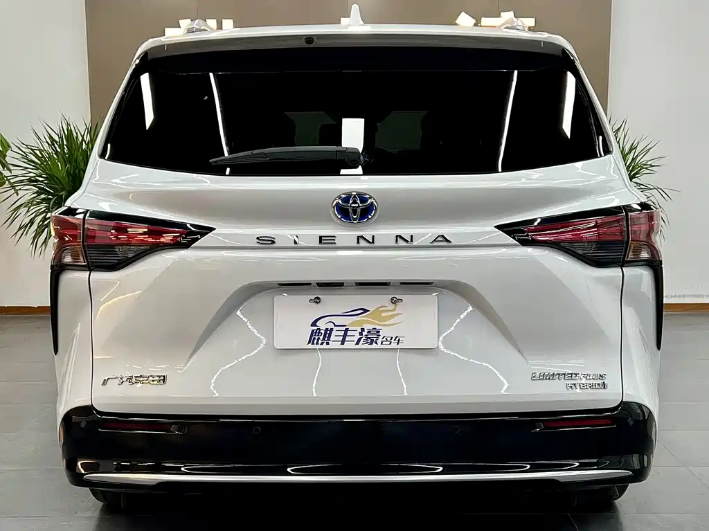 Toyota Sienna 2022 — фото 18