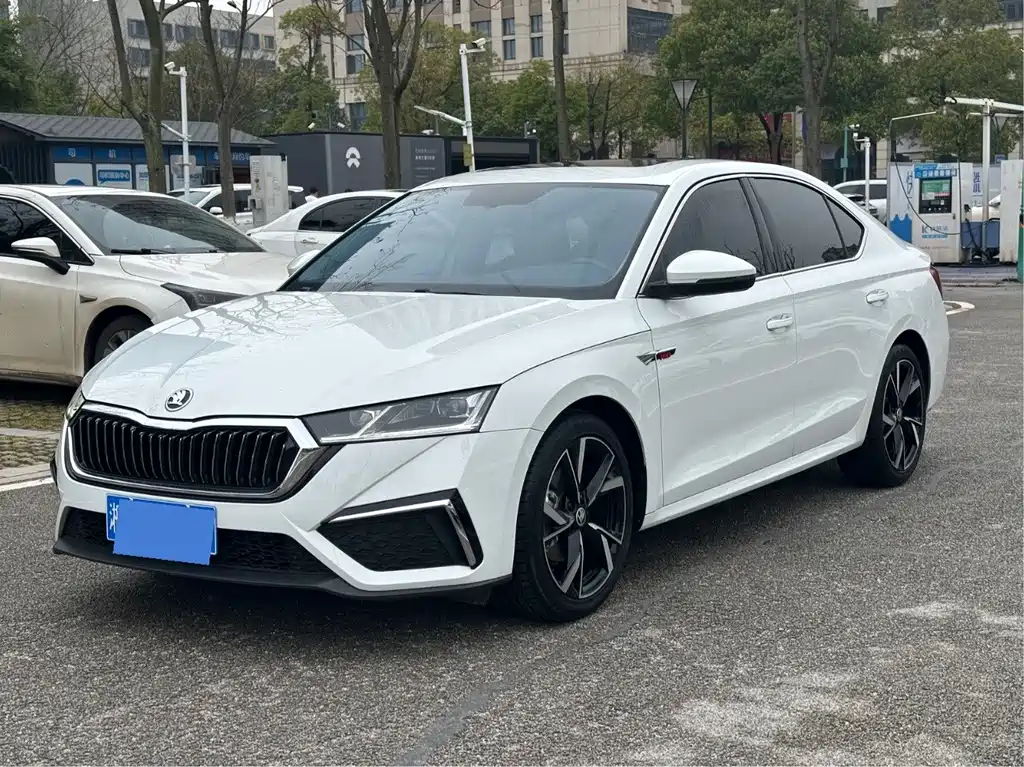 Skoda Octavia 2024 — фото 1
