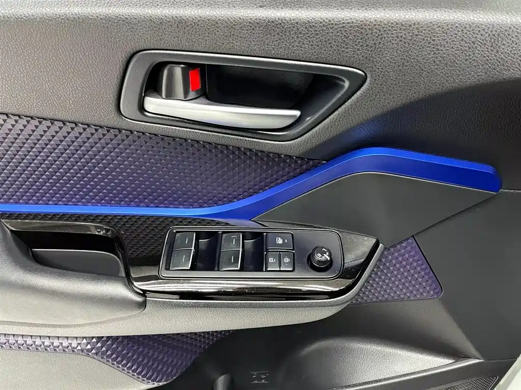 Toyota C-HR 2019 — фото 16