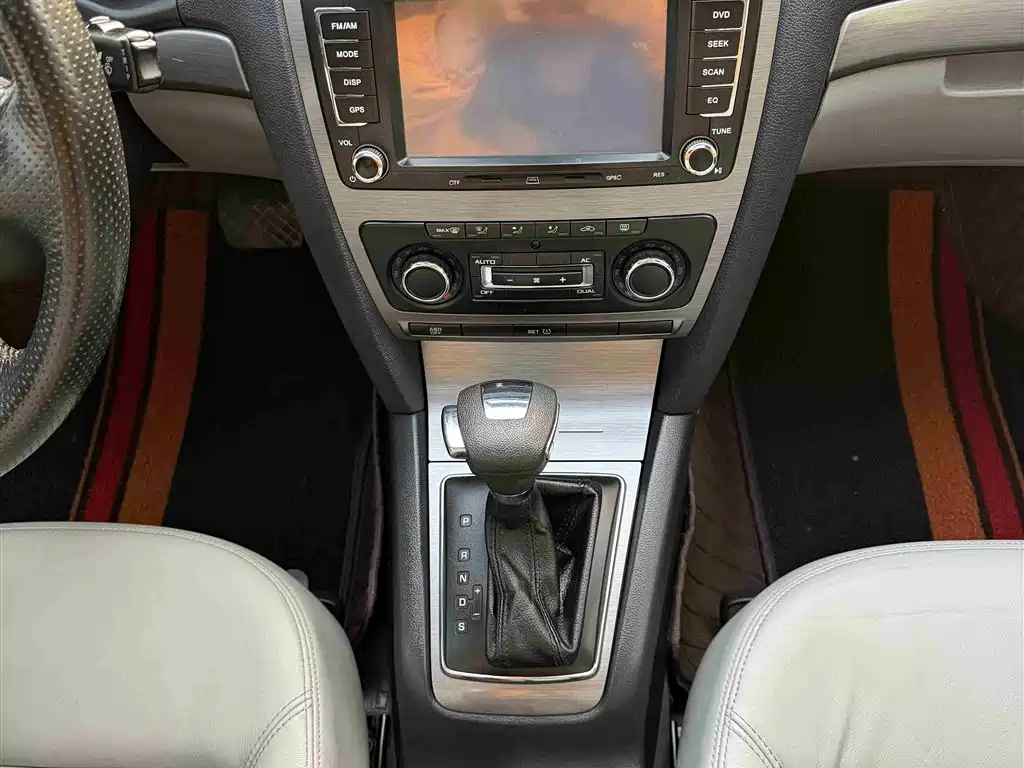 Skoda Octavia 2013 — фото 11