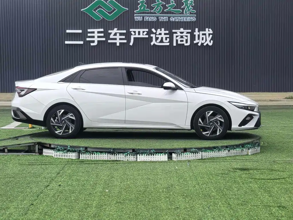 Hyundai Elantra 2025 — фото 17