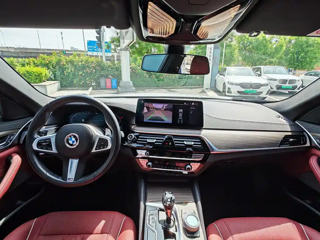 BMW 5 Series 2022 — фото 17