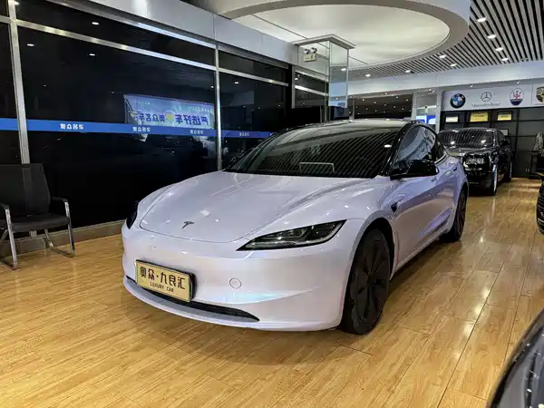 Tesla Model 3 2024