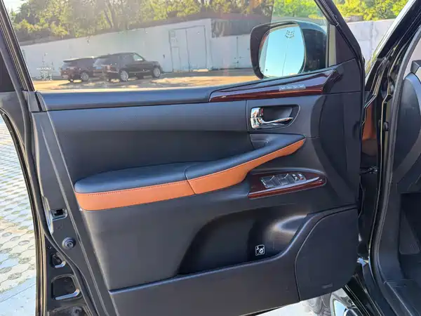 Lexus LX 2013