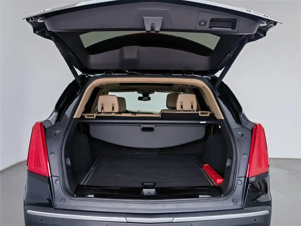 Cadillac XT5 2017 — фото 16