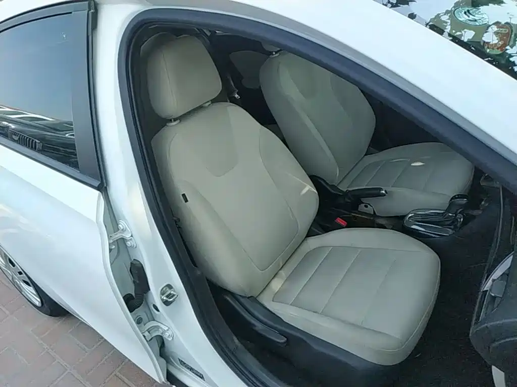 Buick Excelle 2023 — фото 25