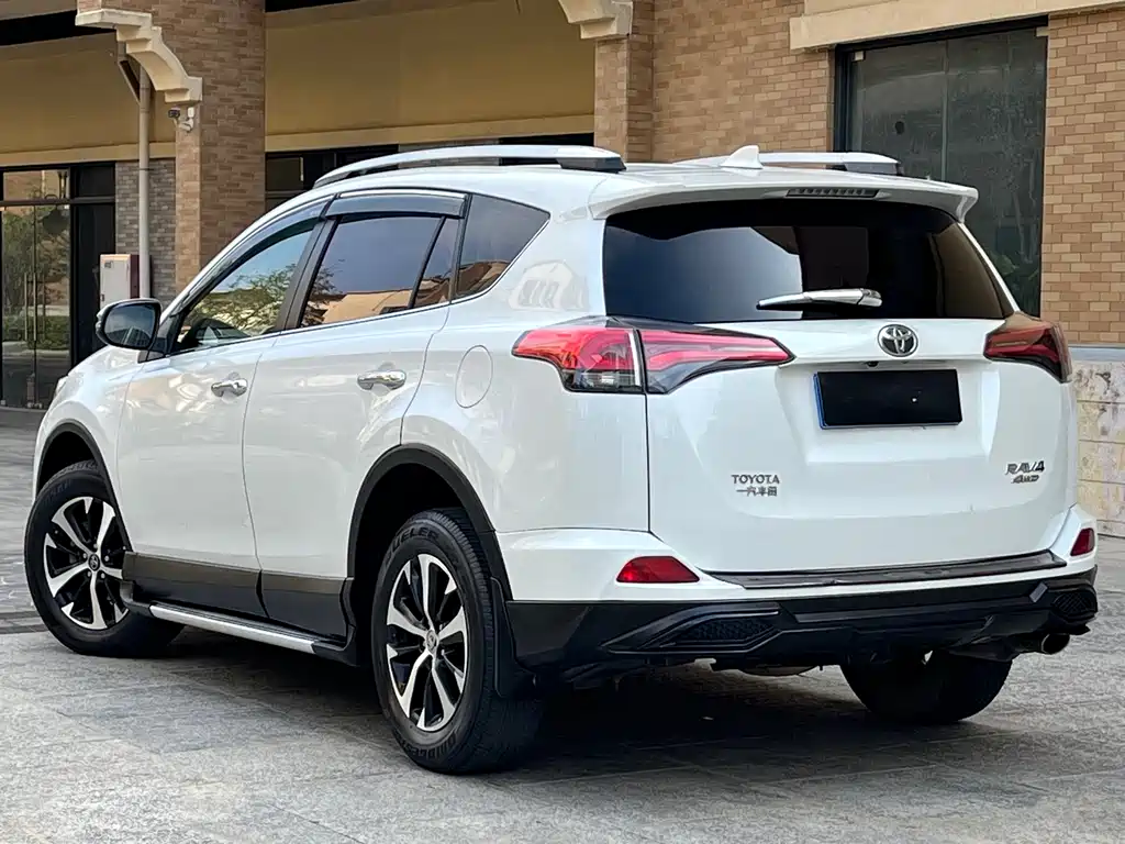 Toyota RAV4 2017 — фото 6