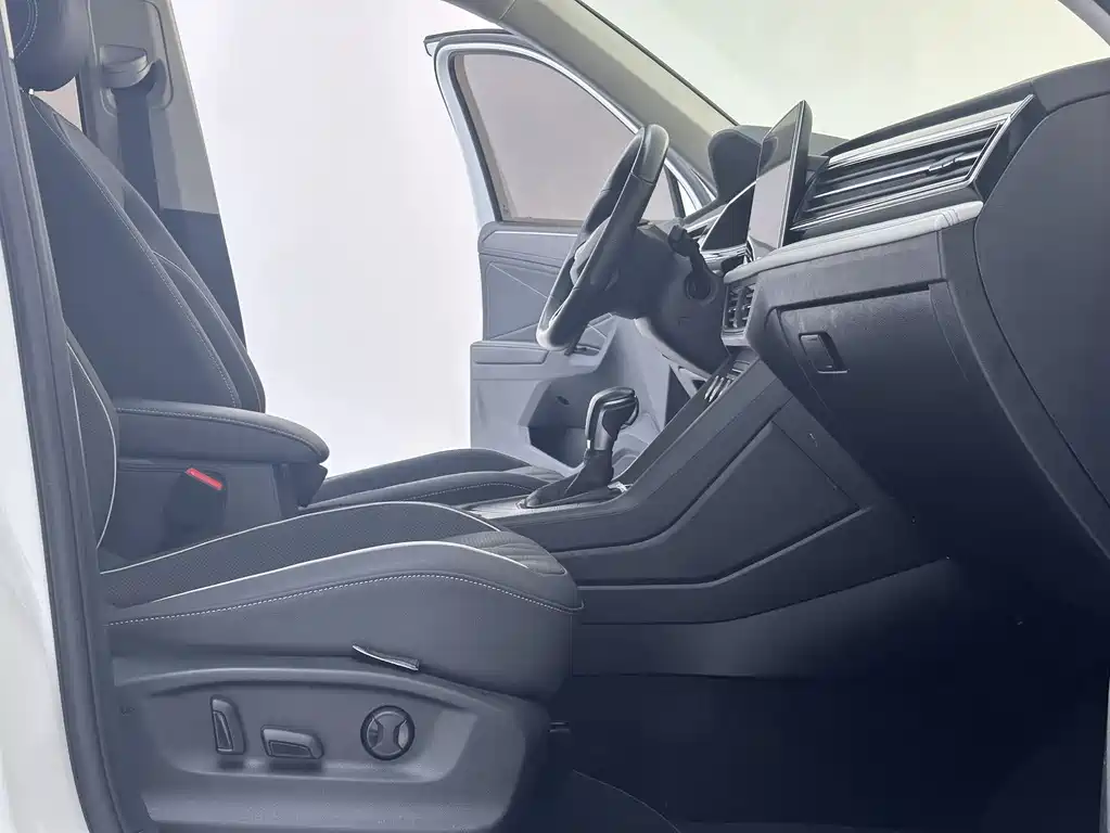 Volkswagen Tiguan L 2023 — фото 11