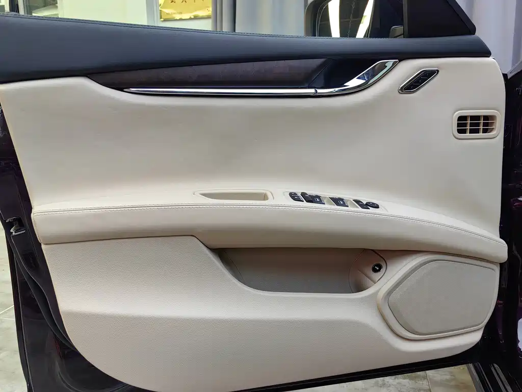 Maserati Quattroporte 2015 — фото 15
