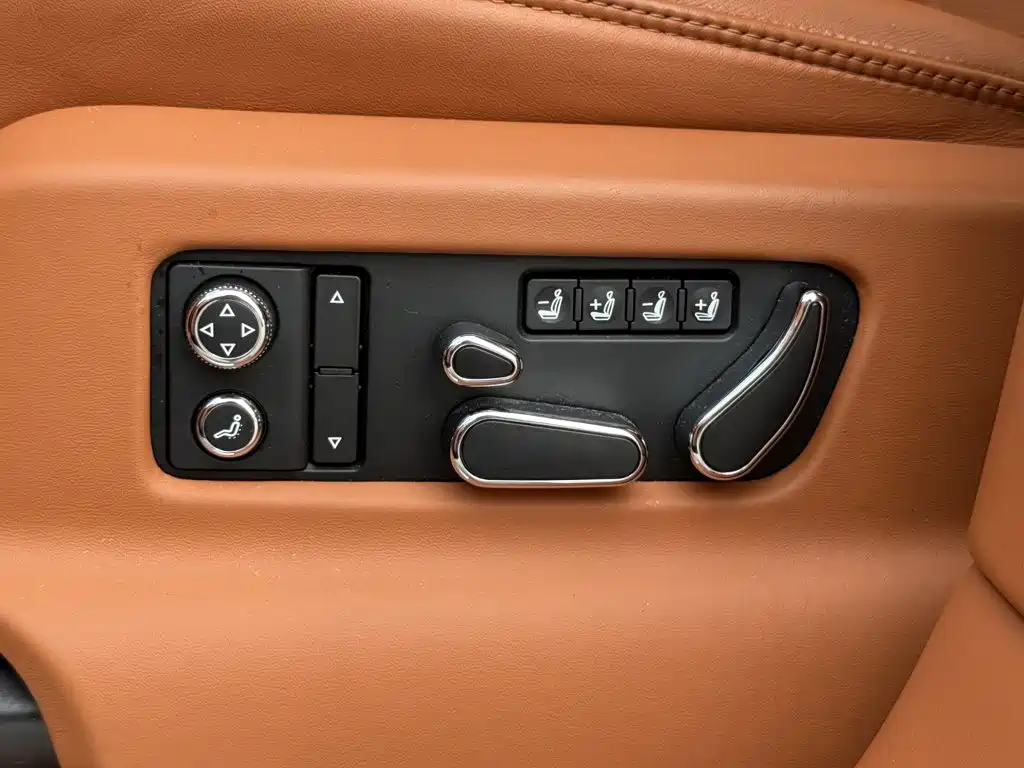 Bentley Bentayga 2020 — фото 17