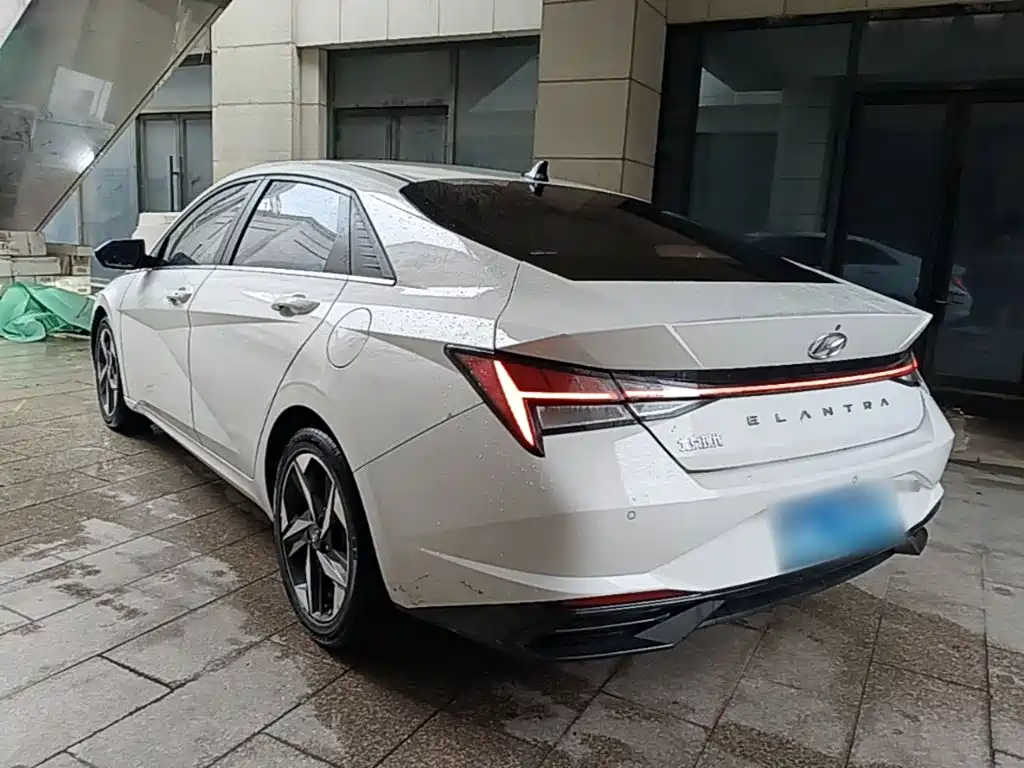 Hyundai Elantra 2021 — фото 23