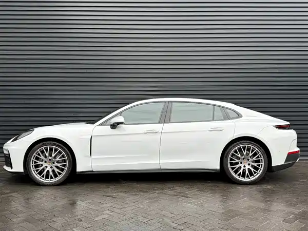 Porsche Panamera 2025