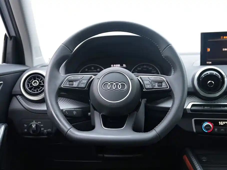Audi Q2L 2022 — фото 12