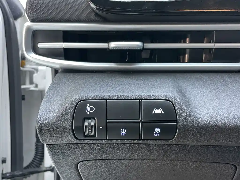 Hyundai Elantra 2022 — фото 14