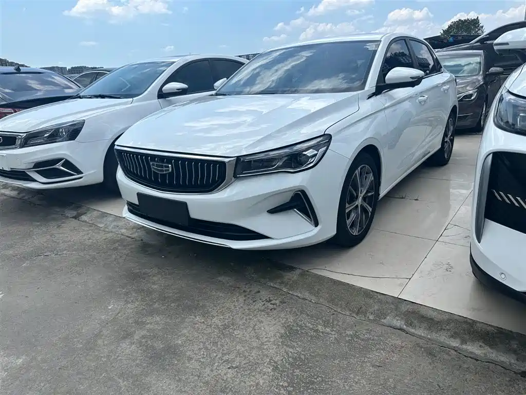Geely Emgrand 2022