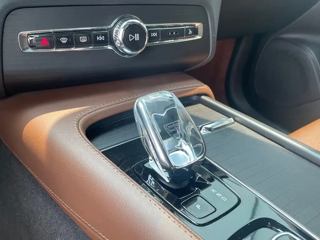 Volvo XC90 PHEV 2022 — фото 10