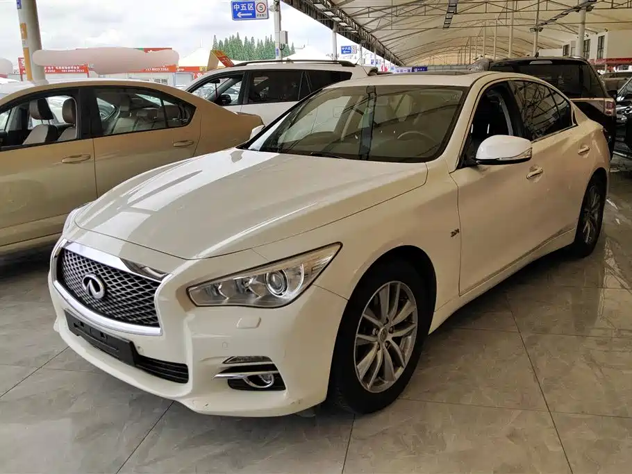 Infiniti Q50 2014