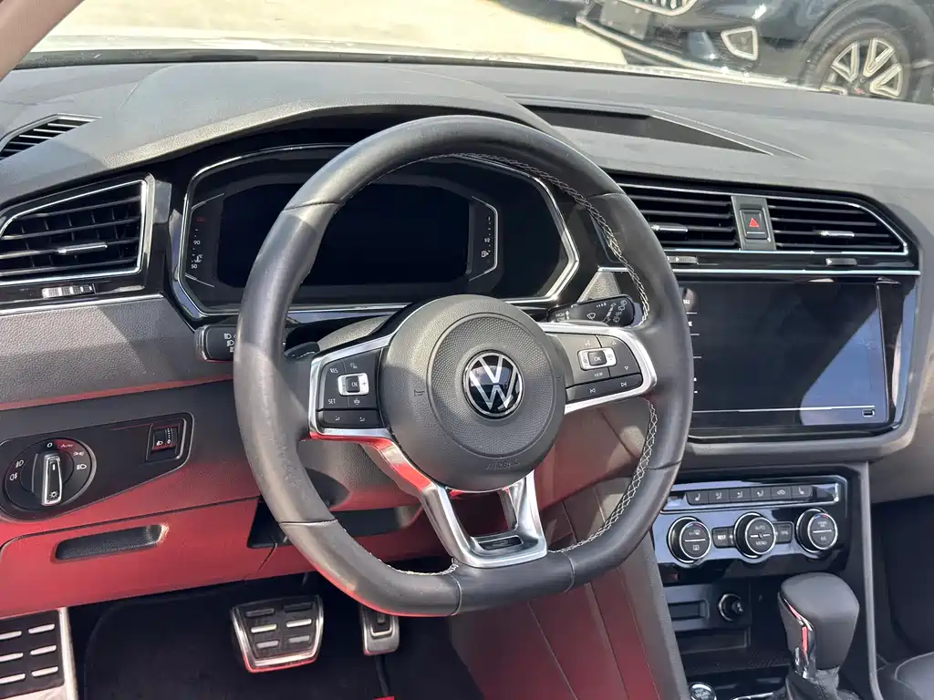 Volkswagen Tiguan L 2021 — фото 17
