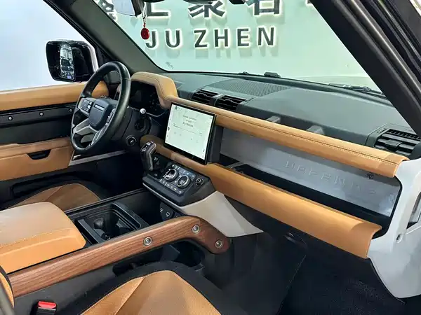 Land Rover Defender 2023
