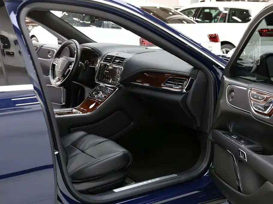 Lincoln Continental 2020 — фото 20