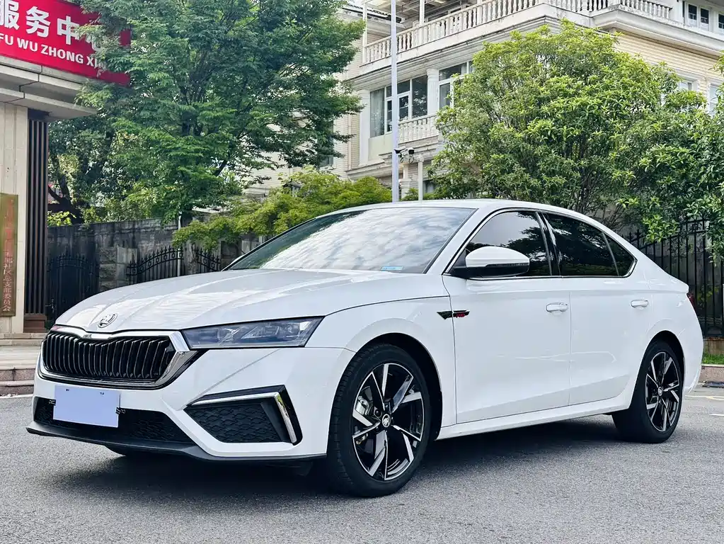 Skoda Octavia 2023 — фото 1
