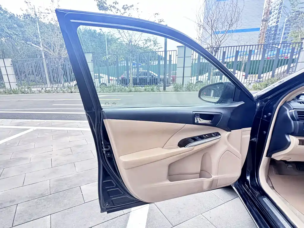 Toyota Camry 2013 — фото 21
