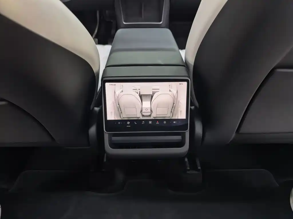 Tesla Model Y 2025