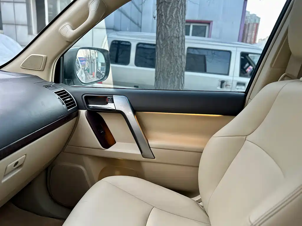 Toyota Prado 2015 — фото 28