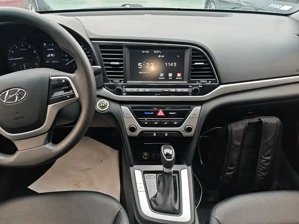 Hyundai Elantra 2018 — фото 13