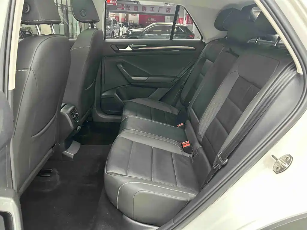 Volkswagen T-Roc 2023 — фото 14