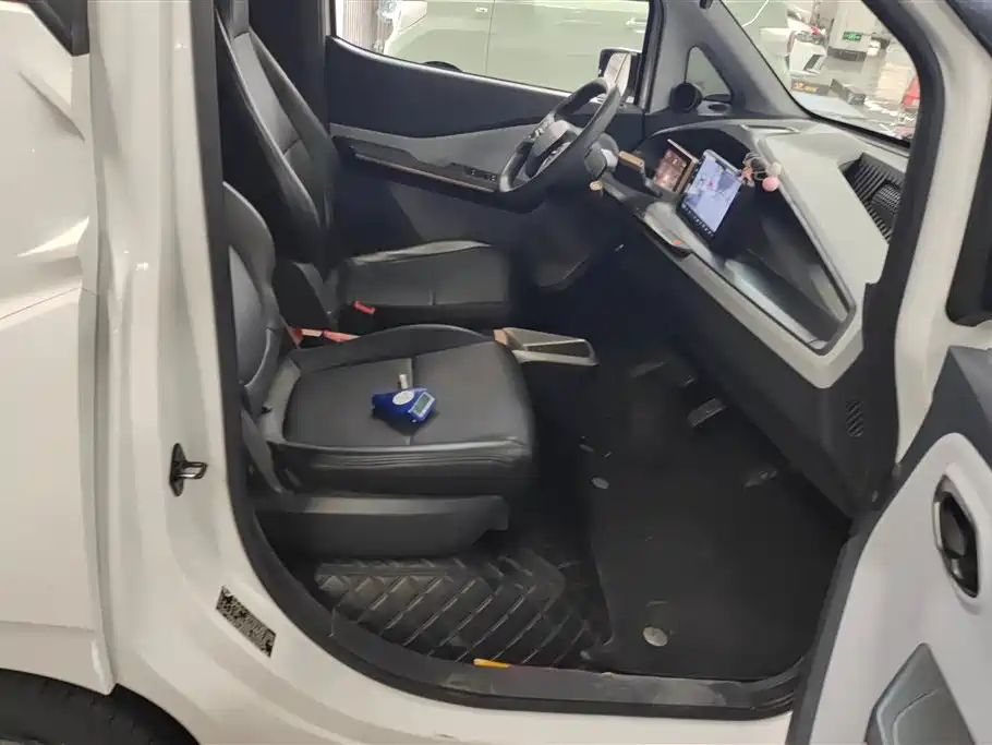 Wuling Nano EV 2022 — фото 11