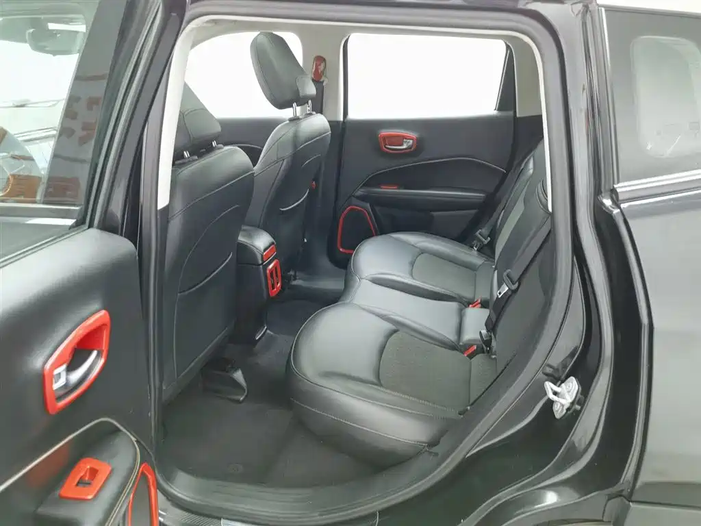 Jeep Compass 2019 — фото 15