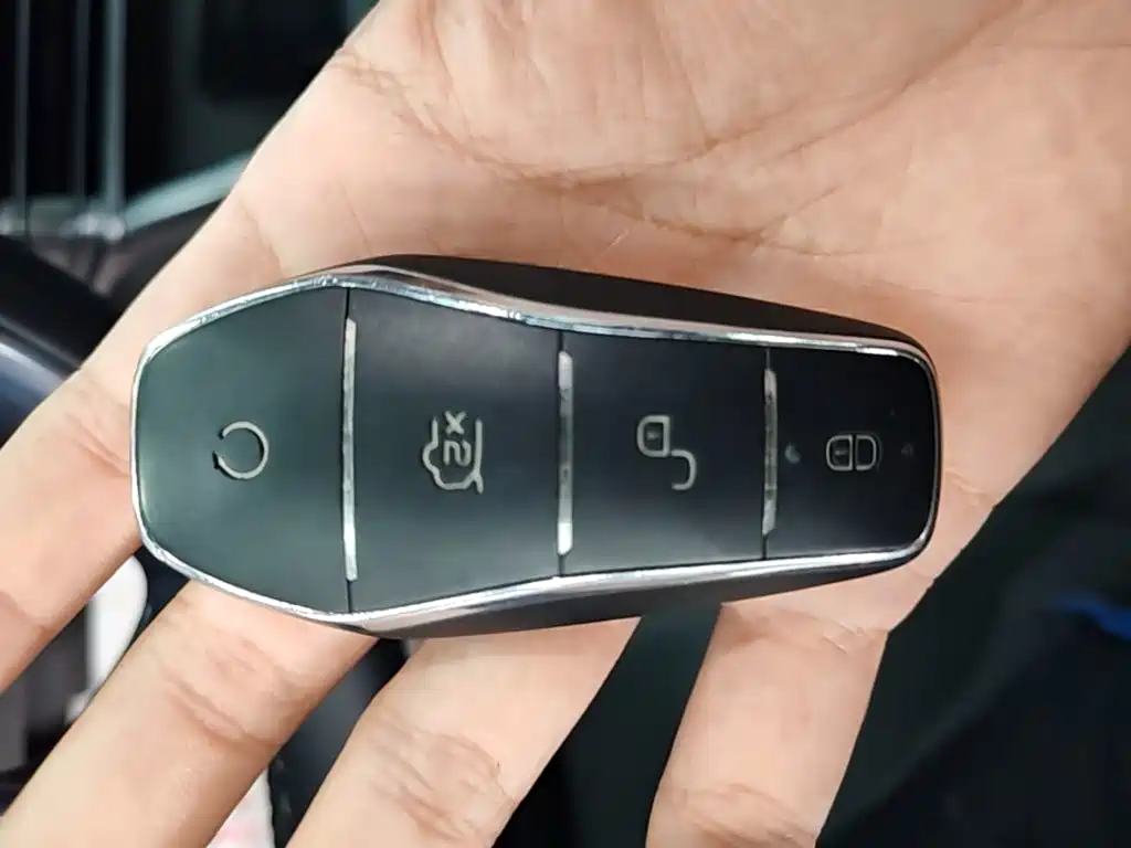 BYD Seal 07 DM-i 2025 — фото 9