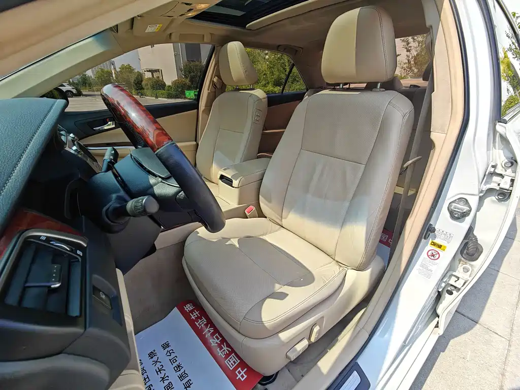 Toyota Camry 2014 — фото 19