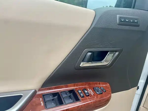 Toyota Alphard 2011