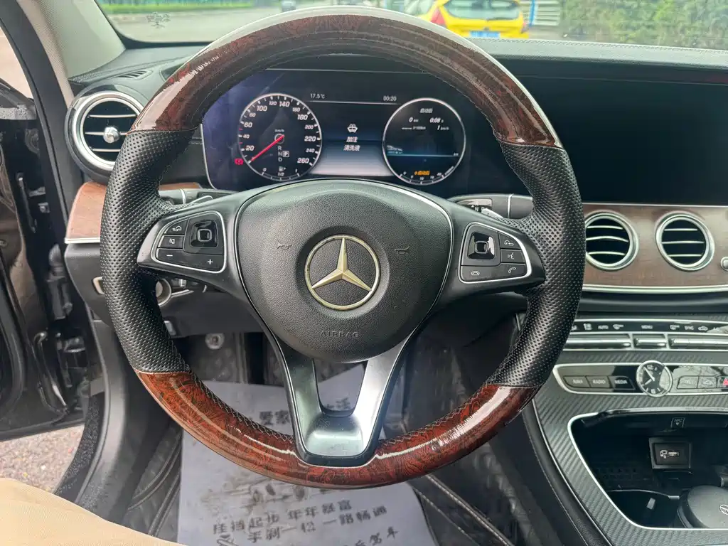 Mercedes-Benz E-Class 2017 — фото 15