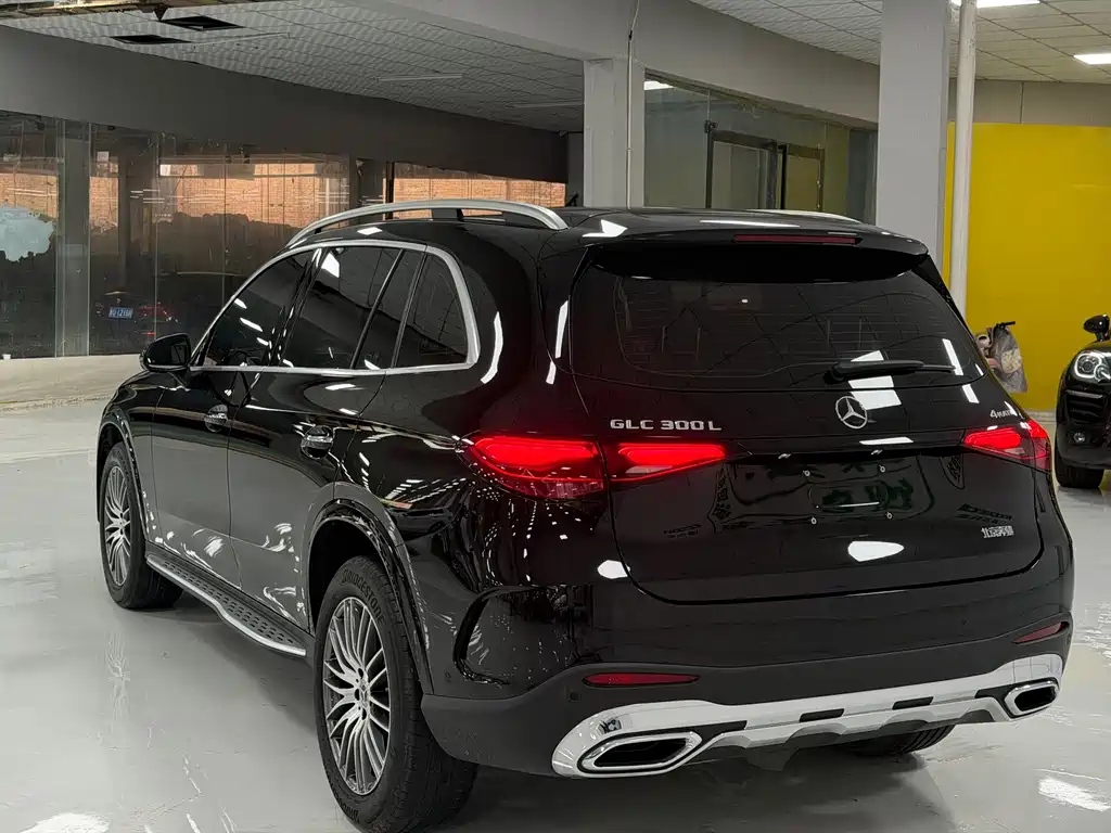 Mercedes-Benz GLC 2023