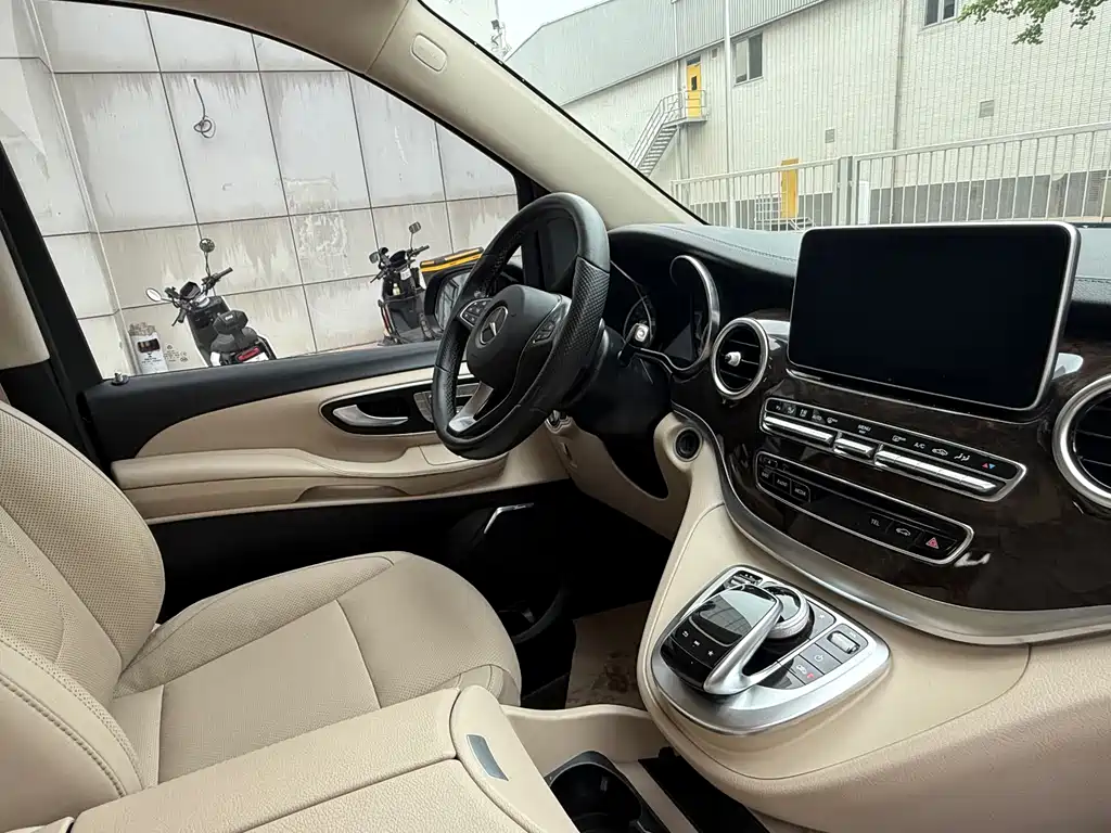 Mercedes-Benz V-Class 2019 — фото 12