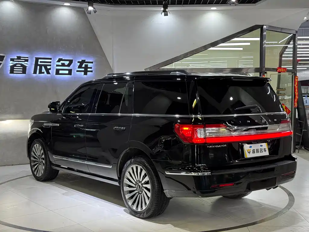 Lincoln Navigator 2021 — фото 13